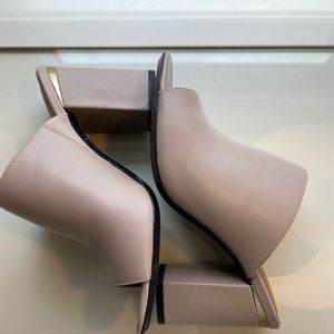 Size 6 Calvin Klein heels
